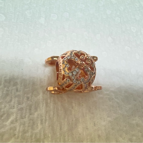 🆕Disney Cinderella Sparkling Carriage Charm - Picture 7 of 8